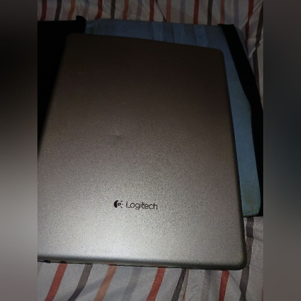 Logitech I-Pad Keyboard   - Picture 11 of 11
